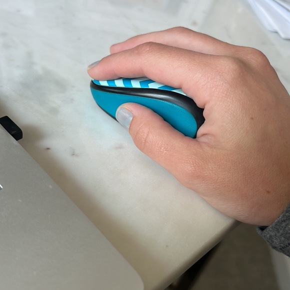 SOLD Logitech wireless computer mouse - Picture 4 of 4